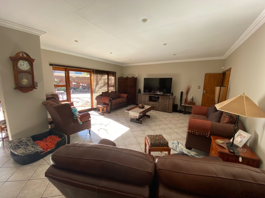 8 Bedroom Property for Sale in Grimbeeck Park North West